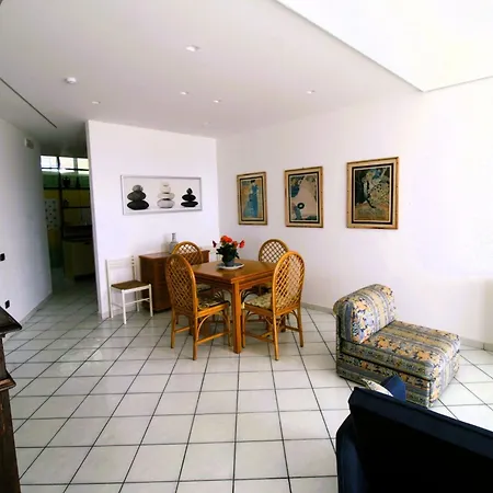 'laura By Interhome Apartament *